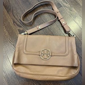 Tory Burch Amanda holdover crossbody bag
